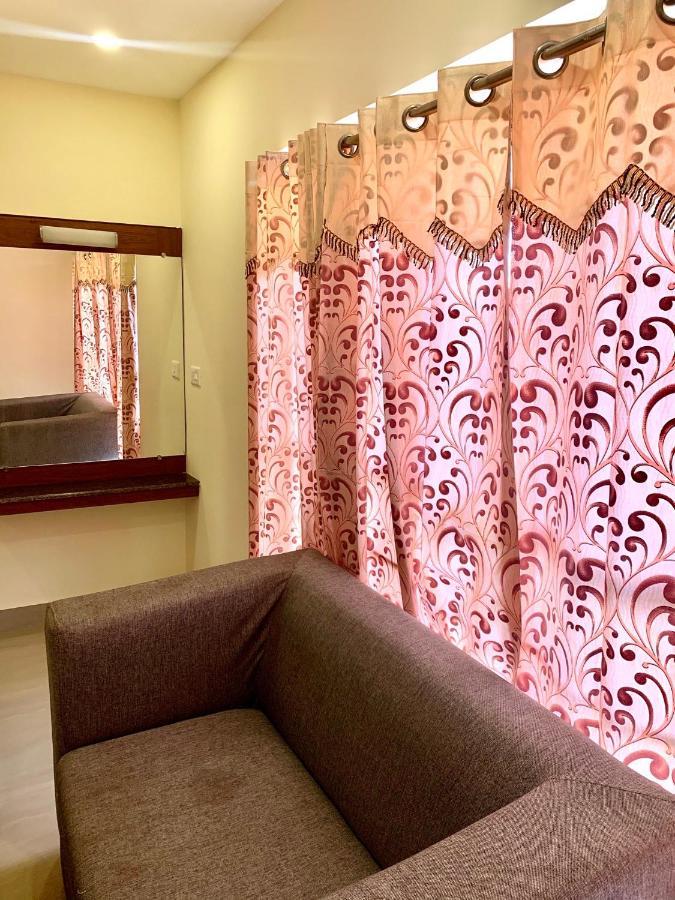 Meridian Castle Hotel Puducherry Zewnętrze zdjęcie