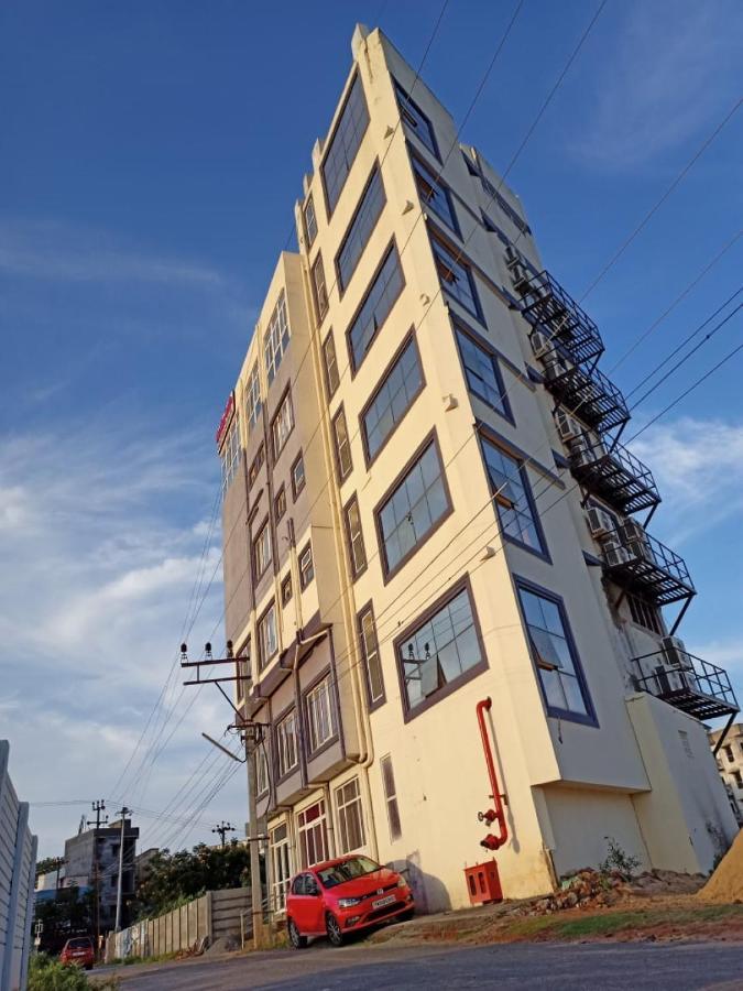 Meridian Castle Hotel Puducherry Zewnętrze zdjęcie